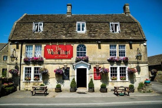 Hotel The White Hart Atworth Exterior foto